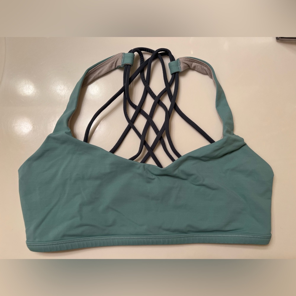 Lululemon sports bra